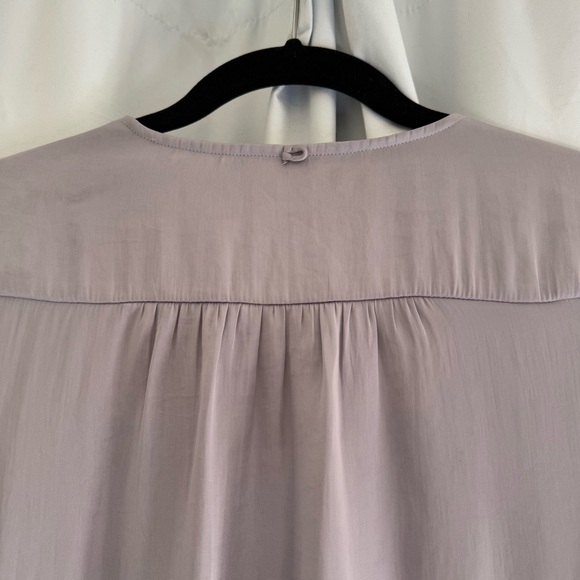 PAIGE Silky Lilac-Gray V-Neck Blouse with Covered Button Cuffs Women’s M - Picture 5 of 10